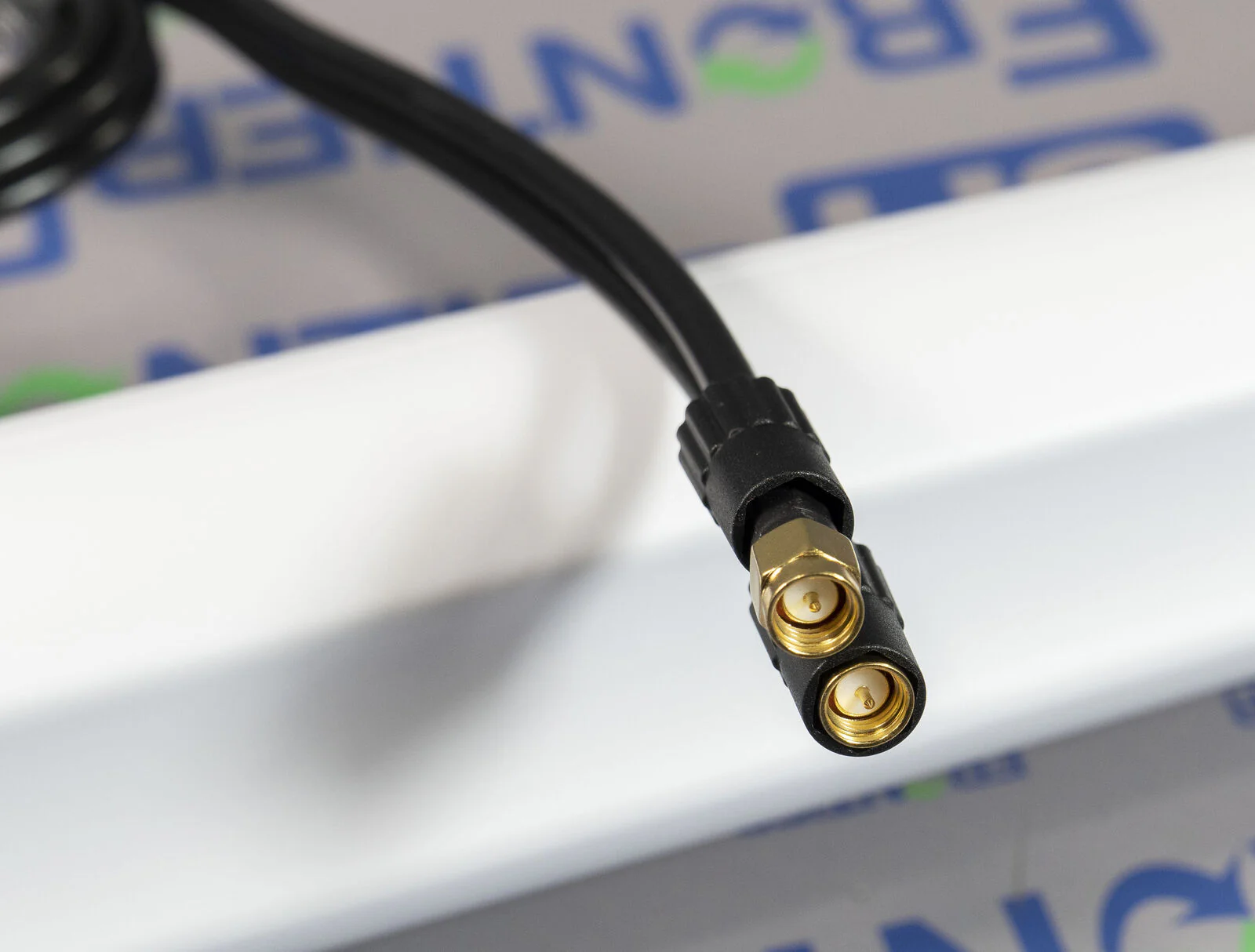 Poynting OMNI-402 Marine Antenna - Image 9